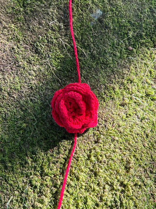Small red rose crochet necklace